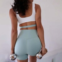 Soutien-gorge de sport color block pour femme, col en V, découpes, bretelles croisées au dos, rembourrage doux, idéal pour la gym et l'entraînement