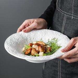 Assiette en céramique pour soupe profonde, sensation premium, assiette à légumes, saladier de forme irrégulière, assiette occidentale pour usage domestique et en restaurant - Product Image 4