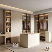 Armoires simples pour petites chambres, conçues pour le rangement des vêtements, pour la famille et les adultes, en bois, sur mesure.