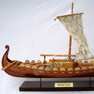 Modèle de bateau en bois DRAKKAR VIKINGG_ Modèle de bateau artisanal en bois - Product Image 1