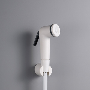GEE-N дешевый ручной пластиковый пистолет для мытья туалета - Product Image 1