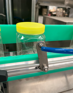 Machine automatique de remplissage et de capsulage de bouteilles Machine De Emba Pompe Remplisseuses de jus de fruits Emballage de boissons - Product Image 3