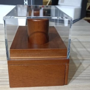 Caja rectangular para relojes de madera con cubierta de acrílico transparente para exhibición y almacenamiento - Product Image 1