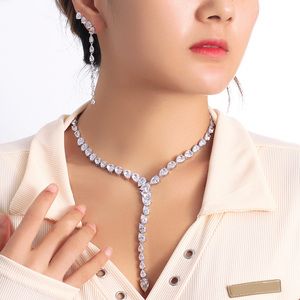 Parure de bijoux <span class=keywords><strong>fantaisie</strong></span> élégante pour femme, collier et boucles <span class=keywords><strong>d</strong></span>'oreilles longs en cristal zircon cubique vert poire, idéale pour les soirées - Product Image 3