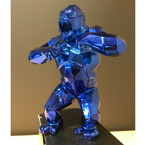 Esculturas de Gorila Coloridas de Resina Roja de Tamaño Real Personalizadas para Jardín Exterior, Estatuas de <span class=keywords><strong>King</strong></span> <span class=keywords><strong>Kong</strong></span> de Fibra de Vidrio en Venta - Product Image 4