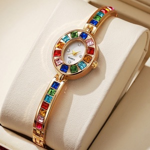 <span class=keywords><strong>Orologio</strong></span> da <span class=keywords><strong>Donna</strong></span> Stile Bracciale, <span class=keywords><strong>Elegante</strong></span> <span class=keywords><strong>Orologio</strong></span> a Bracciale Ovale con Gradiente Arcobaleno, Gioiello <span class=keywords><strong>Elegante</strong></span> con Catena a Polsino - Product Image 3
