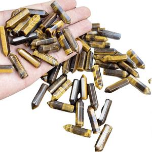 Venta al por mayor a precio económico: Torre coleccionable de arte con temática de amor, de cristal pulido de ojo de tigre y piedras curativas naturales Pellocci, tendencia de moda. - Product Image 2