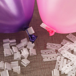 100 pièces en plastique ballon Clips H V forme joint Clips pour noël mariage fête d'anniversaire décor - Product Image 1