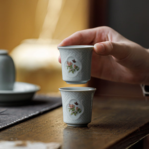 Taza de té de porcelana Guanlan Sky Blue Ru Kiln, taza cilíndrica individual para degustación, para el té de la tarde en casa, estilo chino moderno. - Product Image 1