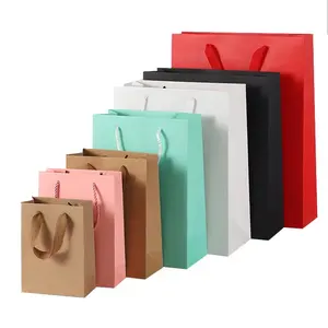 Guter Preis Hochwertige umwelt freundliche recycelbare Whiteboard-Papiertüten für Kosmetik geschäfte Retail Packing Bag