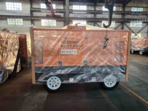 Compressore d'aria a vite portatile 180HP 132KW 13 <span class=keywords><strong>Bar</strong></span> con motore diesel Cummins per costruzioni edili e cave - Product Image 6