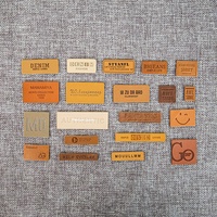 Patch de chapeau en cuir Pu gaufré de nom de marque personnalisé avec adhésif pour chemises