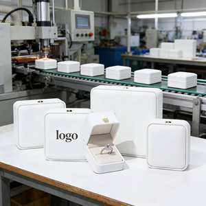 Caja de Joyería Tipo Concha de <span class=keywords><strong>Almeja</strong></span> a <span class=keywords><strong>Precio</strong></span> de Fábrica, Caja de Joyería de Lujo de Cuero PU para Anillos, Pulseras, Collares y Colgantes, con Decoración de Corona - Product Image 1