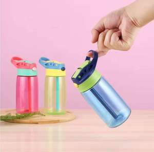 Garrafa De Água Copo Escolar Portátil Garrafa De Água De Plástico Bonito com Tampa De Palha Flip para Férias E Viagem Estudantes Meninos Meninas - Product Image 1