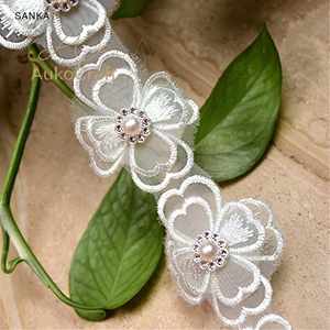 Accessoires <span class=keywords><strong>de</strong></span> confection DIY : Tissu en dentelle élégant en organza brodé <span class=keywords><strong>de</strong></span> cœurs, avec grandes <span class=keywords><strong>perles</strong></span> et strass, pour la confection <span class=keywords><strong>de</strong></span> coiffes et <span class=keywords><strong>de</strong></span> robes - Product Image 4