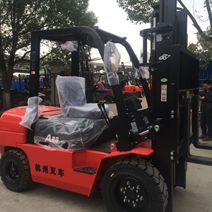 Chariot élévateur à contrepoids diesel Hangzhou A30 de 3 tonnes, utilisation assise, pour usage intérieur en usine de fabrication - Product Image 6