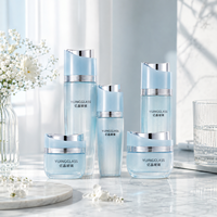 Flacon pulvérisateur de sérum et pots de crème en verre vert jade à couvercle incliné asymétrique 120ml 100ml 40ml 50g 30g Fournisseur à faible MOQ