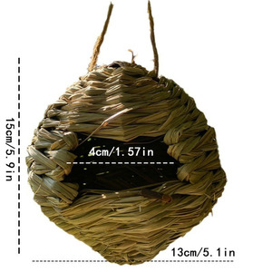 บ้านนกทอจากฟาง 15x13 ซม. รูปทรงไม่สม่ำเสมอ แขวนประดับสวนกลางแจ้งสำหรับนก งานฝีมือทำมือ แหล่งกำเนิดฝูเจี้ยน - Product Image 4