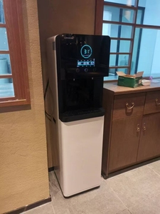 Purificateur d'eau domestique OEM à osmose inverse verticale, avec distribution directe, chauffage rapide par le bas, machine intégrée avec conduite, pour hôtels, modèle Tripl - Product Image 6