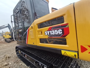 Excavadora sobre orugas Sany SY135C modelo excelente rendimiento Caterpillar de 13 toneladas con motor completo en estado usado - Product Image 3