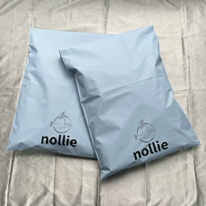 Enveloppes en polyéthylène bleues mates personnalisées avec impression noire - Sacs d'expédition imperméables pour les marques de vêtements et de style de vie - Product Image 5