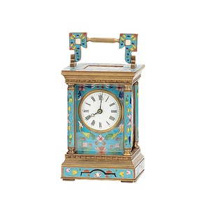 Reloj de Carruaje con Plataforma Visible y Esapamiento, con Columna Corintia Mediana y Pedestal Escalonado, con Caja de Latón Antiguo y Esfera Esmaltada con Imagen de Venus - Product Image 2