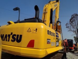 Mini-pelle Komatsu 90% d'occasion, chenille de taille moyenne de 20 tonnes avec moteur, pompe et engrenage neufs à bas prix - Product Image 5