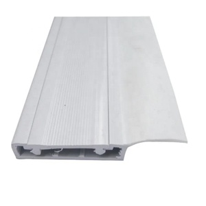 Panneau de porte de garage sectionnel de 40mm et 50mm de conception industrielle avec joints de fond de porte en PVC noir et blanc de profil supérieur EPDM - Product Image 4