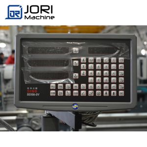 Torno manual de alta precisión CW6280 Torno de cabeza de engranaje Distancia de 2000mm entre centros para metal - Product Image 3