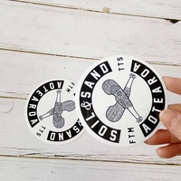 Bonne vente société Design personnalisé étanche amovible noir couleur PVC autocollants adhésif logo impression découpé autocollants en vinyle