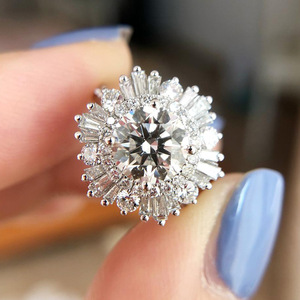 Bague en cristal pavé flocon de neige pour femme, accessoires de mode élégants pour tous les jours et les soirées - Product Image 1
