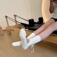 Quentin Chaussettes de yoga et de Pilates mi-mollet antidérapantes pour femmes, avec ouverture arrière et cordon de serrage, idéales pour la danse et le fitness