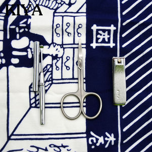 Ensemble <span class=keywords><strong>de</strong></span> coupe-ongles et <span class=keywords><strong>de</strong></span> coupe-poils nasaux en acier inoxydable artisanal <span class=keywords><strong>haut</strong></span> <span class=keywords><strong>de</strong></span> <span class=keywords><strong>gamme</strong></span> Kiya d'origine japonaise, comprenant des <span class=keywords><strong>ciseaux</strong></span> pour poils nasaux - Product Image 4