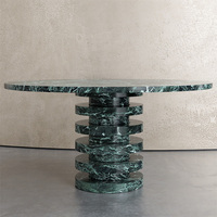 Table à manger ronde en marbre DH Stacked Disc Pedestal, table à dîner sculpturale moderne en pierre massif pour projet d'intérieur de villa de luxe