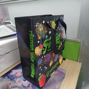 Bolsas de Papel Kraft Marrón de Lujo con Logotipo Personalizado, Asa de Cinta, Color Personalizado, Venta al por Mayor, Impresas, para Regalos, Artesanías, Joyería, Cosméticos - Product Image 3