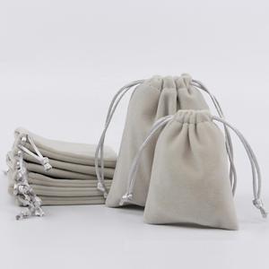 China Factory High Quality Fashion Custom Velvet <b>Drawstring</b> Pouch for Jewelry Velvet <b>Small</b> Pouches for Women Velvet Jewelry <b>Bags</b> - Product Image 3