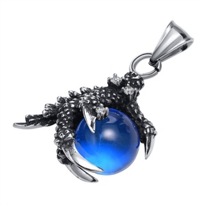 Collier personnalisé avec pendentif en forme de griffe de dragon, perles en verre, bijoux animaux - Product Image 1