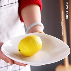 Assiette triangulaire en porcelaine fine de haute qualité, compatible micro-ondes, style chinois, couleur unie, céramique pour hôtel, tendance sur internet - Product Image 4