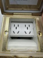 Stopkontak Lantai Tipe Terbuka Tembaga IP55 Tahan Air 1 Outlet Multi Plug Penggunaan Komersial 110-250V Kualitas Tinggi AU UK IT Harga Grosir
