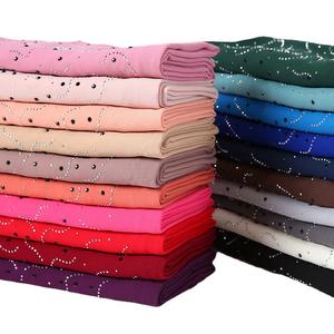 マレーシアの女性のための伝統的なスカーフ & ショール夏のシフォンヒジャーブ石上品なドットパターンショールスカーフ - Product Image 4