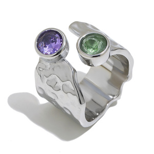 Anillo de Dedo de Diseño Retro, de Acero Inoxidable Chapado en Oro de 18K, Martillado a Mano, Irregular, Abierto, con Dos Circonitas Redondas de Diferentes Colores, de Moda - Product Image 1
