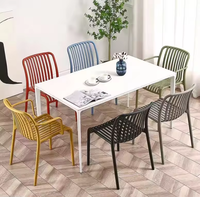 Chaise de salle à manger pivotante de style victorien avec structure en plastique et revêtement en acrylique - Multi-usages pour hôtel, maison, restaurant, salle à manger extérieure