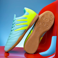 Chaussures de football prises en charge ODM/OEM pour hommes et femmes Vente en gros en usine de chaussures d'entraînement sportif d'intérieur antidérapantes Conception à fond plat