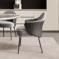 Chaise de salle à manger moderne de luxe en tissu avec accoudoirs, design italien, fauteuil en lin pour la maison et la cuisine, aspect velours minimaliste, siège d'appoint