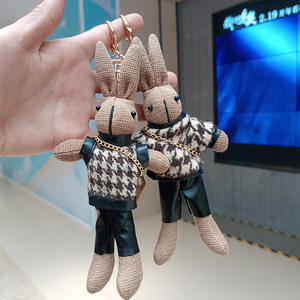 سلسلة مفاتيح على شكل أرنب بنقشة هاوندستوث للسيدات، قلادة لطيفة من القطيفة، لعبة سيارة إبداعية للإناث، سلسلة مفاتيح أنيمي من القطيفة، دمى عصرية لتزيين الحقائب - Product Image 4