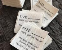 Étiquettes de cou tissées en coton biologique damassé Vêtements Chaussures Sacs Lavable Imprimé Logo de marque Très bon marché Sangle Tissu Étiquettes de vêtement
