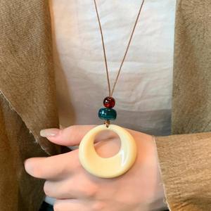 Collar de aro de resina crema de gran tamaño para mujer, gargantilla de diseño largo bohemio Retro - Product Image 5