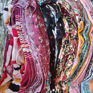Lots de draps d'occasion à prix réduits, draps de seconde main en vrac, tailles et couleurs variées, vente en gros - Product Image 5