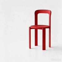 Chaises de salle à manger en plastique épais avec dossier, usage commercial pour les salons de thé et les cafés, empilables pour l'installation sur les terrasses.