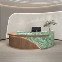Bureau de réception octogonal moderne en MDF laqué avec éclairage LED et design frontal divisé pour usage commercial dans les centres commerciaux